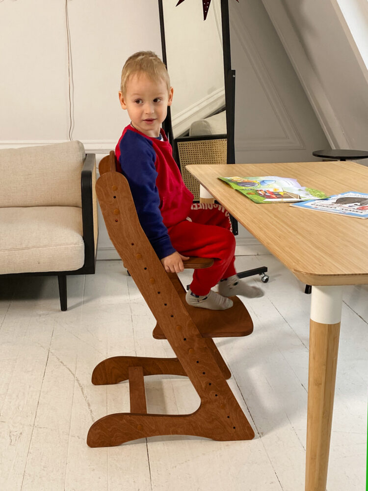Растущий стул для детей «Компаньон» светлый орех