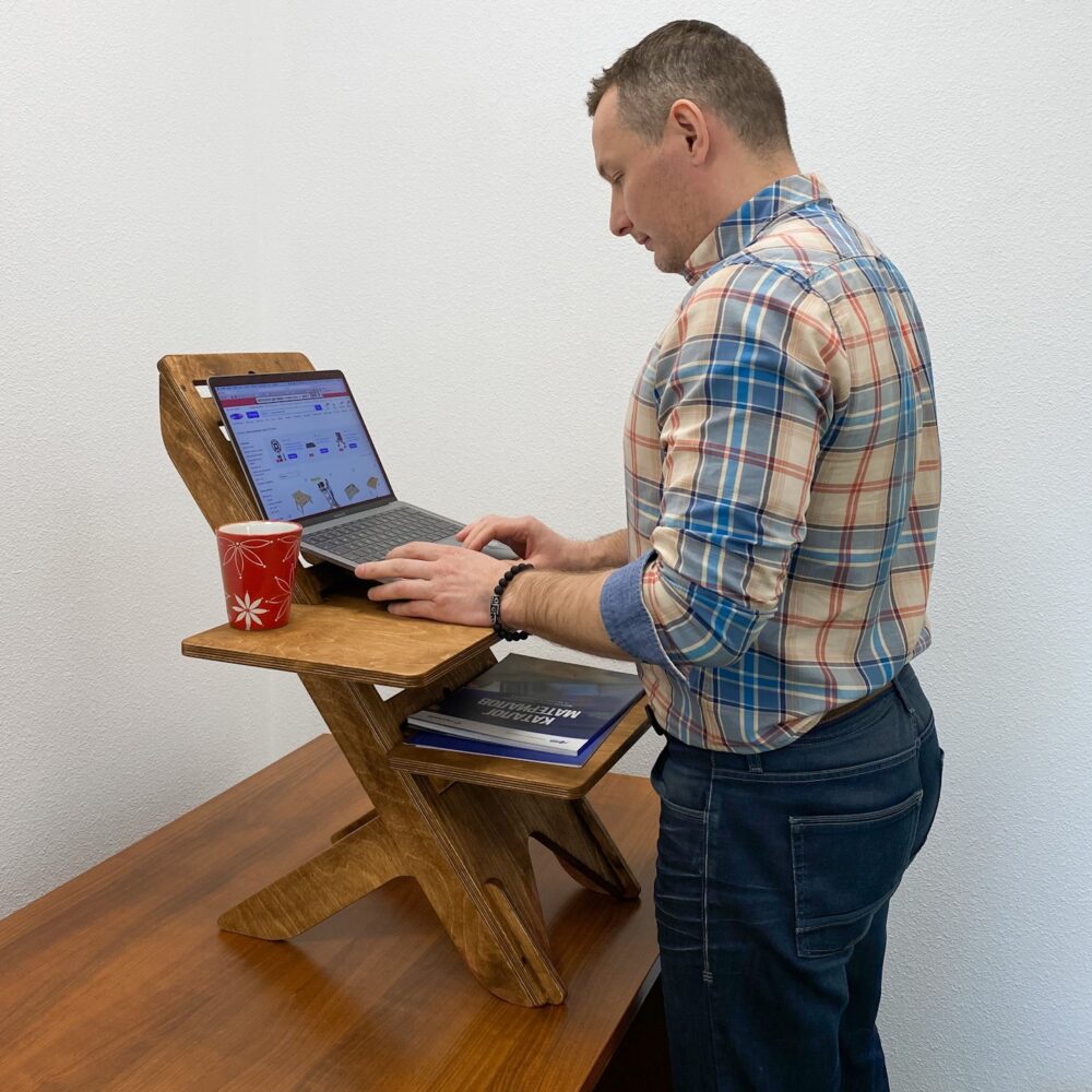 UP DESK – подставка для ноутбука для работы стоя. Цвет Золотой дуб