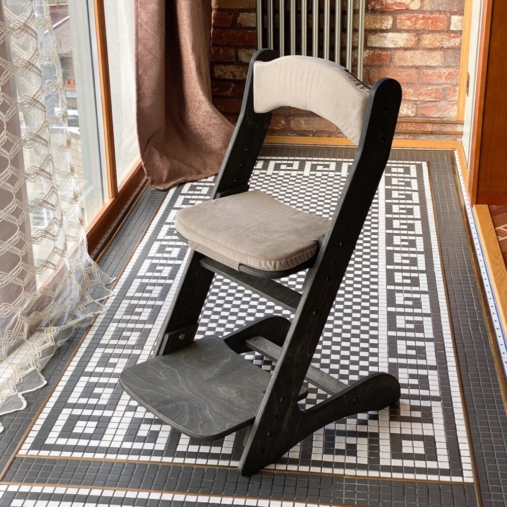 Растущий стул для детей “Компаньон”, Чёрный с комплектом серо-бежевых подушек