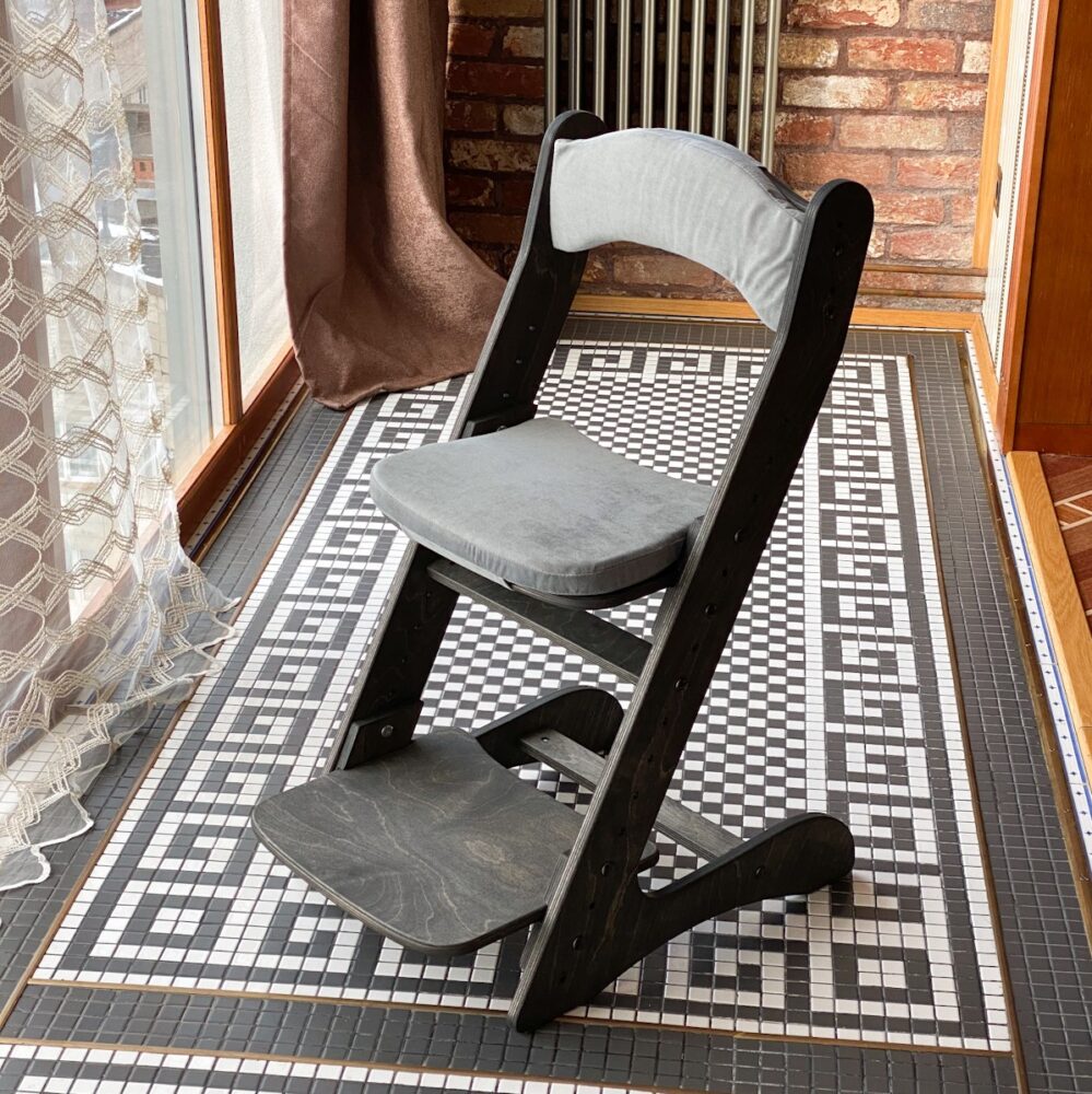 Растущий стул для детей “Компаньон” Чёрный венге с комплектом тёмно-серых подушек