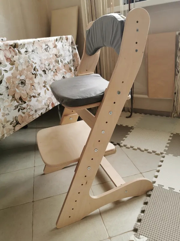 Растущий стул для детей “Компаньон” с комплектом серо-бежевых подушек
